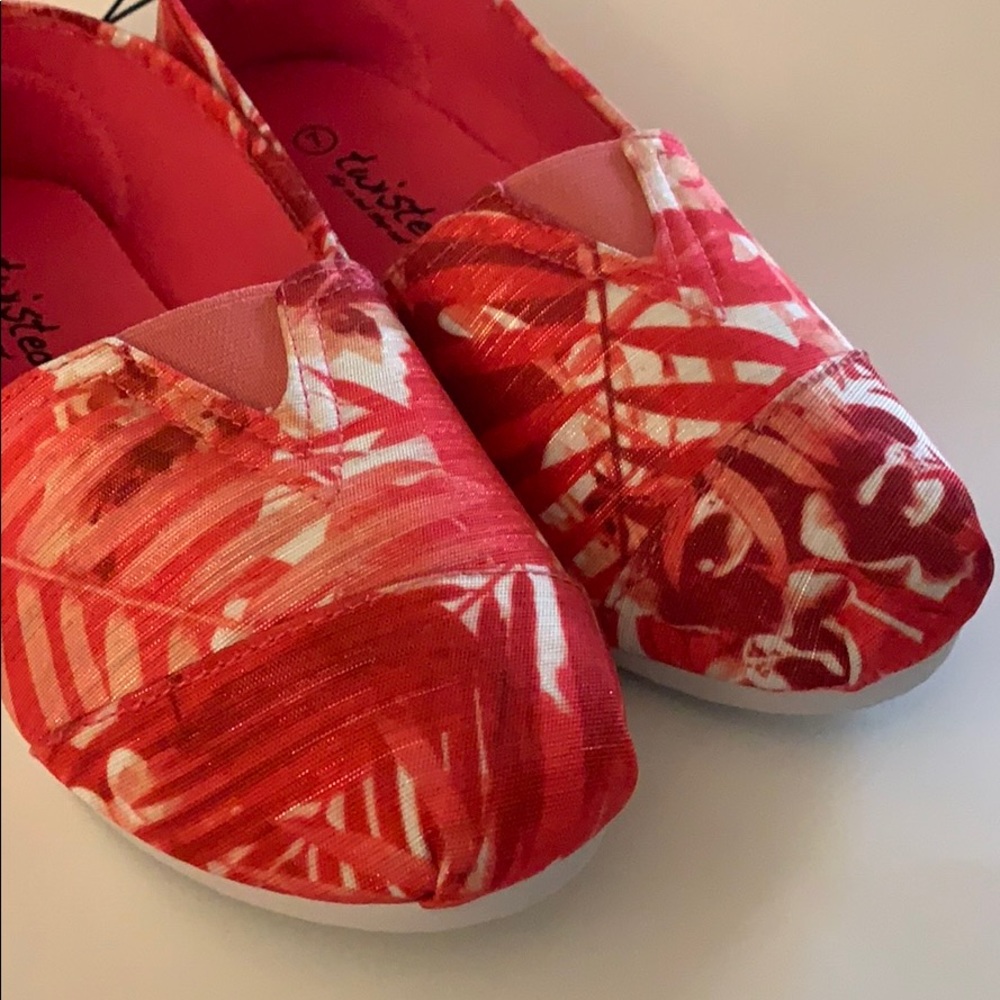 Twisted Slip On Shoes NWT Size 7